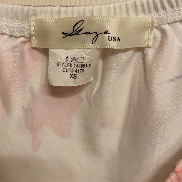 Floral off-shoulder top. Size XS. - Picture 3 of 4